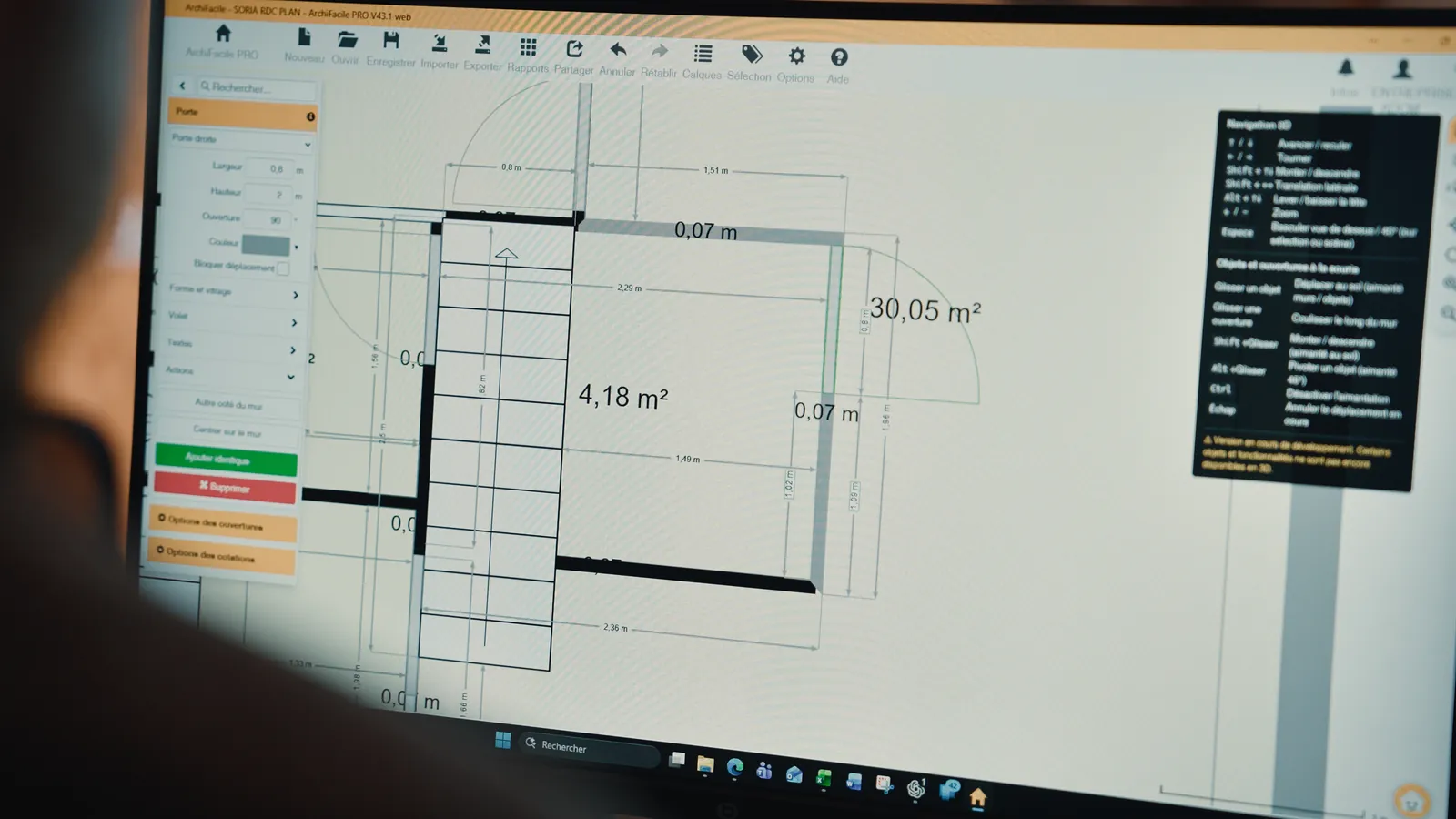 Plan en deux dimensions d’un agrandissement affiché à l’écran, avec escalier et surfaces cotées.